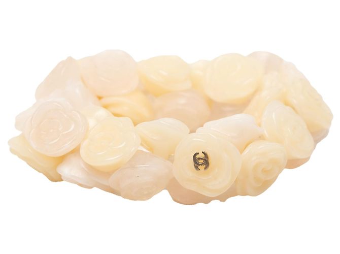 Pulsera Camelia de Resina CC Beige de Chanel