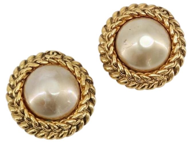Chanel Brinco de metal dourado CC Auth 175112