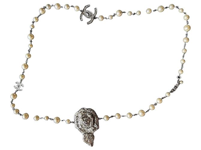 Colar Chanel Pérolas e Camélia em Cristais Prata Branco