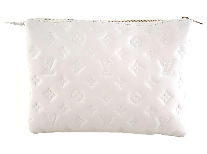 Louis Vuitton Bolsa de ombro Coussin Monogram em couro de cordeiro Branco