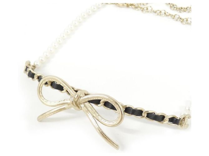 Timeless Colar de couro com pérolas falsas AB8496 da Chanel Preto