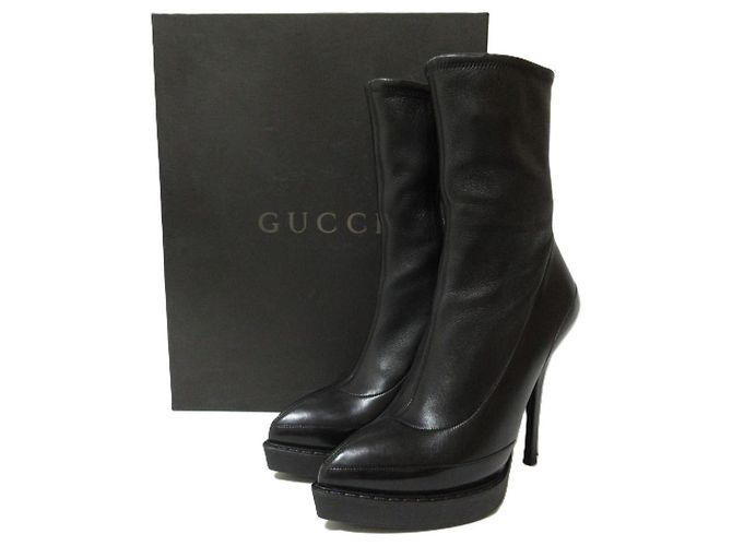 Stivaletti in pelle con punta affusolata e tacco alto Gucci Nero