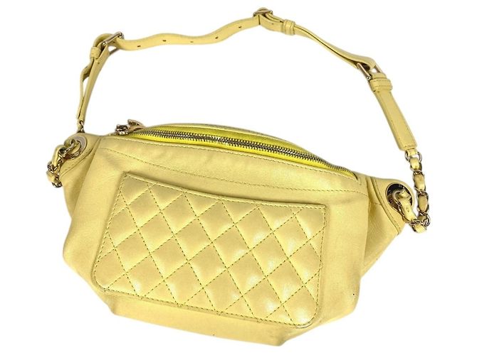 Bolsa sling matelassé amarela Chanel Amarelo