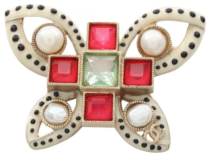 Broche Borboleta Coco Mark da Chanel Branco Vermelho Dourado