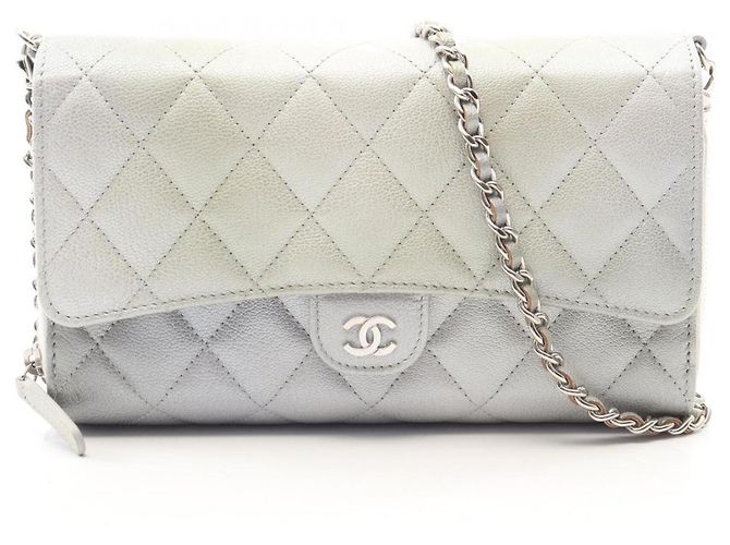 Bolsa de telefone Chanel Matelassé em verde e prata
