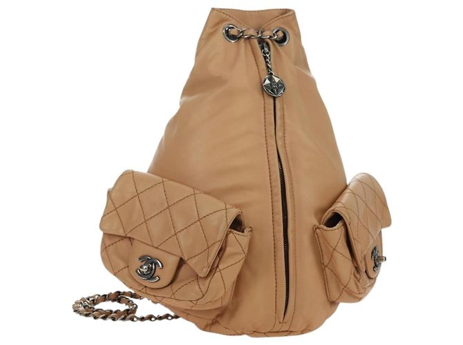 CHANEL Matelassé Rucksack aus Lammleder Beige Silber CC Auth 177984SAV