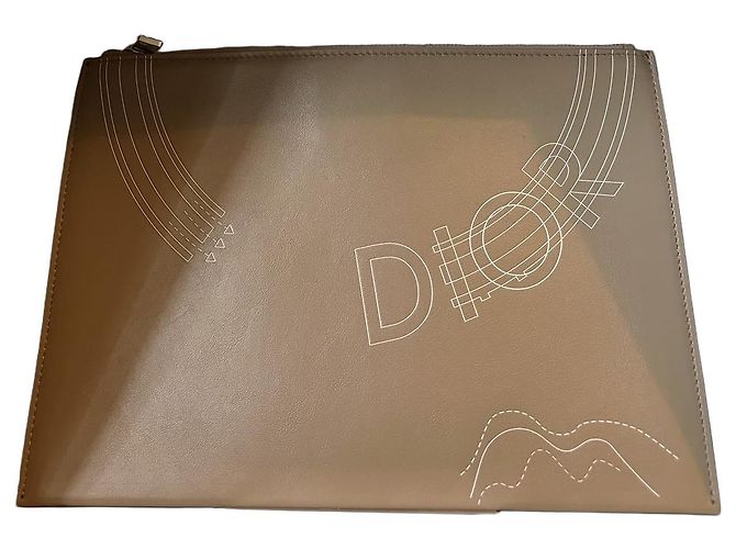 Christian Dior Clutch de cuero Marrón claro