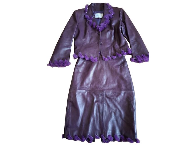 Conjunto de Jaqueta e Saia de Couro Roxo Pellessimo Paris Ameixa