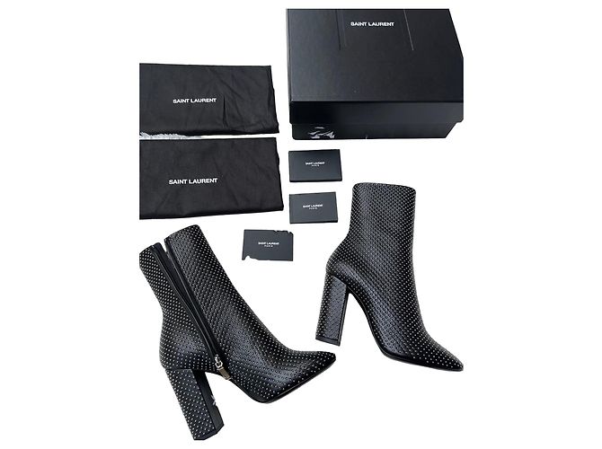Botins de couro Saint Laurent com tachas Preto