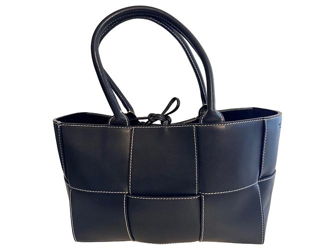 Bottega Veneta Bolso Tote Arco Medium Plata