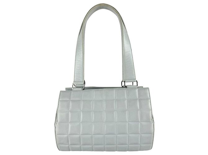 Bolsa de ombro Chanel em couro azul claro