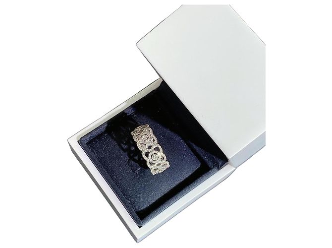 Anel De Beers Enchanted Lotus em Ouro Branco e Diamantes Prata