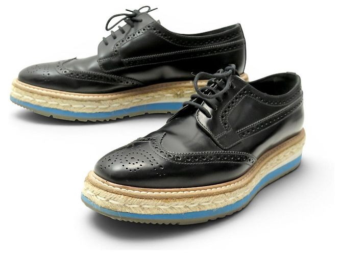 PRADA SCHWARZE PLATFORM-DERBY-SCHUHE AUS POLIERTEM LEDER 38 IT 39 FR 