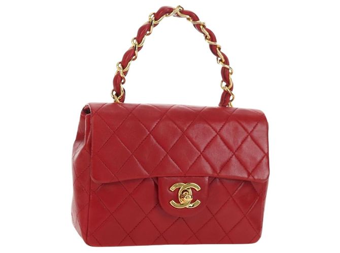 Bolsa CHANEL Mini Matelasse 17 Pele de Cordeiro Vermelha e Ouro CC Auth 156630