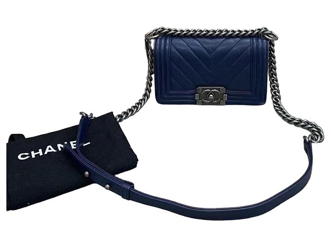 Chanel Le Boy Small V-Striped Dunkelblaue Leder Handtasche