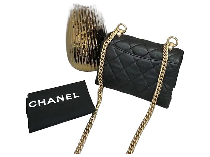 Borsa a spalla Chanel Perfume a forma di pianoforte in pelle nera Nero