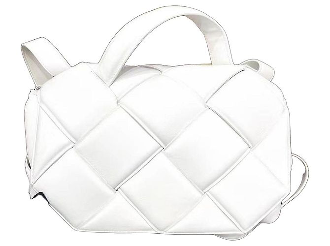 Bottega Veneta Cassette Padded Handtasche - Weiß