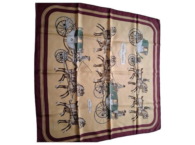 Carré Hermès Coach and Saddle 90 cm Seda Beige Burdeos