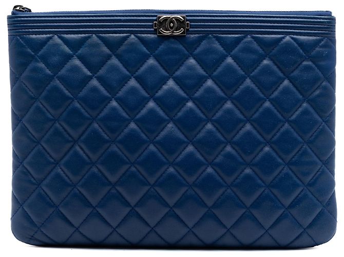 Le Boy Clutch Chanel Blue Medium Quilted Lambskin Boy O Case Azul