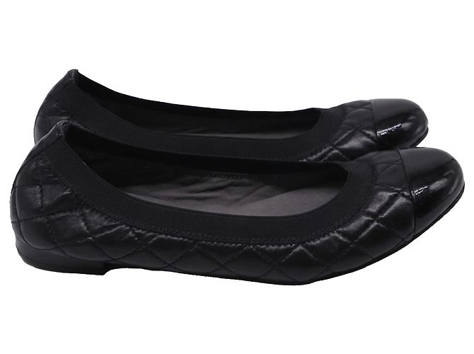 Sapatilhas acolchoadas Stuart Weitzman em couro preto