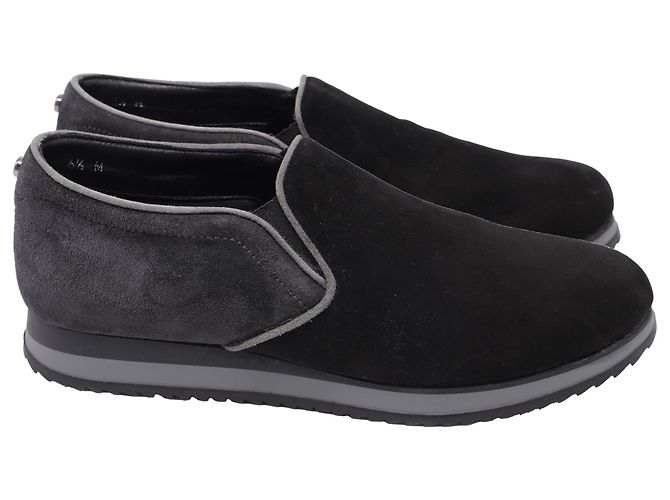 Stuart Weitzman Slip-On Sneaker aus schwarzem Wildleder