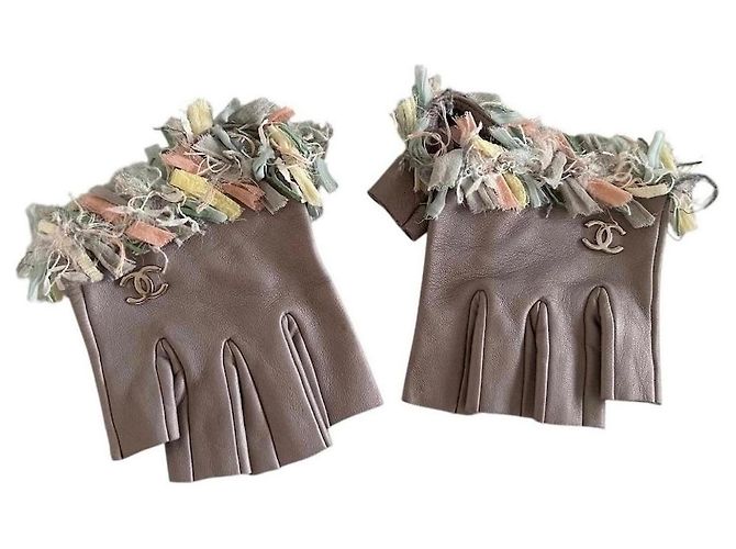 Chanel graue fingerlose Lederhandschuhe mit Chiffon-Details