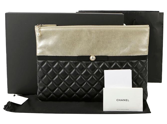 Chanel Pochette décorée de perles Noir