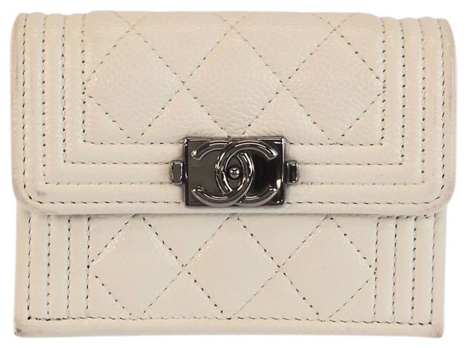 Portafoglio Chanel Boy - Pelle bianca con design compatto Bianco