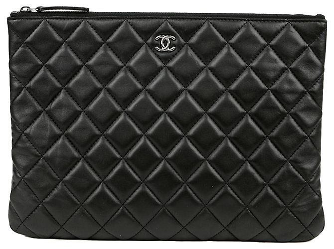 Chanel Pochette Classic New Medium Noir