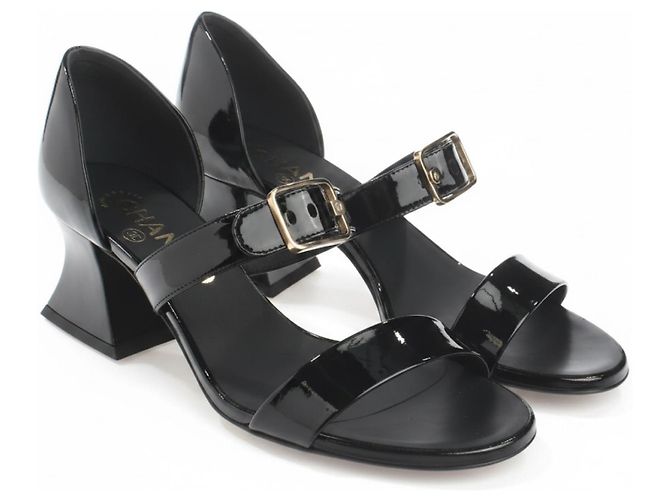 Chanel Lackleder Riemchensandalen Schwarz