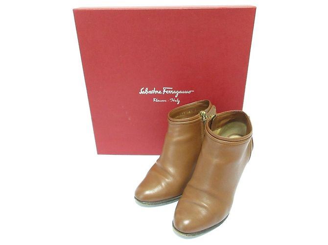 Botas de couro de bezerro Salvatore Ferragamo Marrom