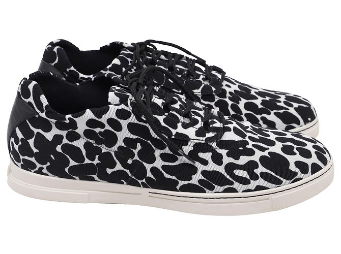 Sneakers basse Stuart Weitzman in tela con stampa animalier