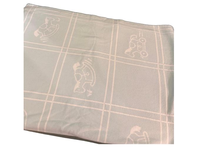Couverture bébé Hermès avec motif cheval à bascule Blanc Bleu clair