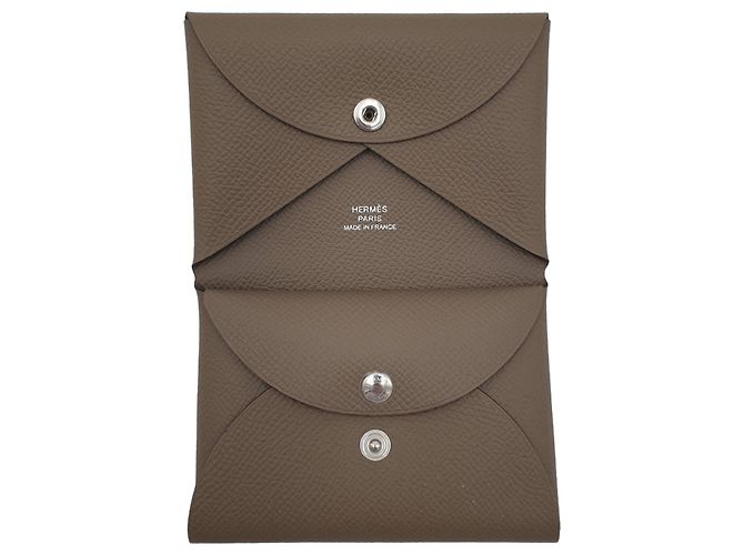 Hermès Mini Carteira Calvi Duo Compact, Couro de Bezerro Epsom, Etoupe Bege Castanho claro Castanho escuro