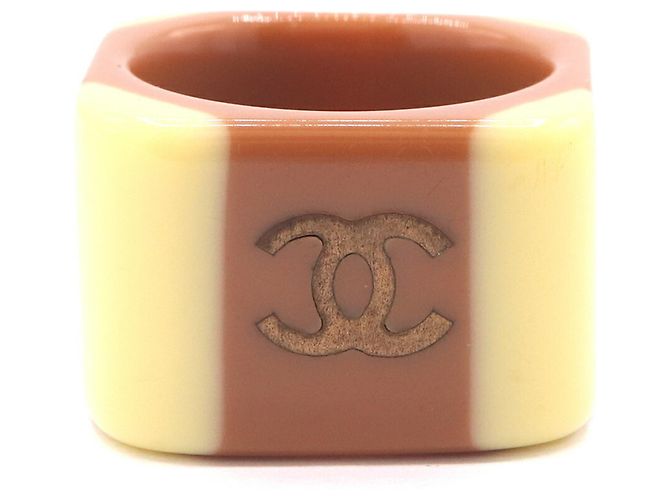 Anel Chanel de plástico marrom creme amarelo Cru