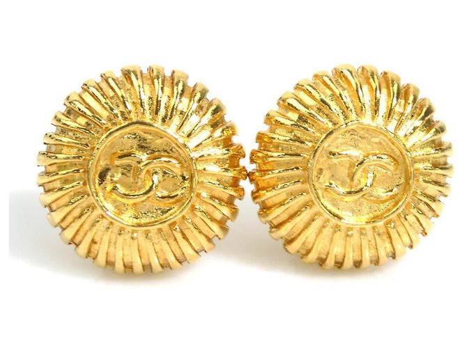 Boucles d'oreilles à clip dorées Chanel