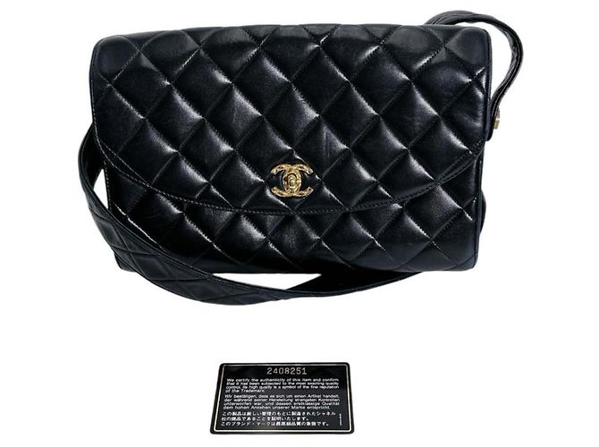 Borsa a tracolla Chanel in agnello nero