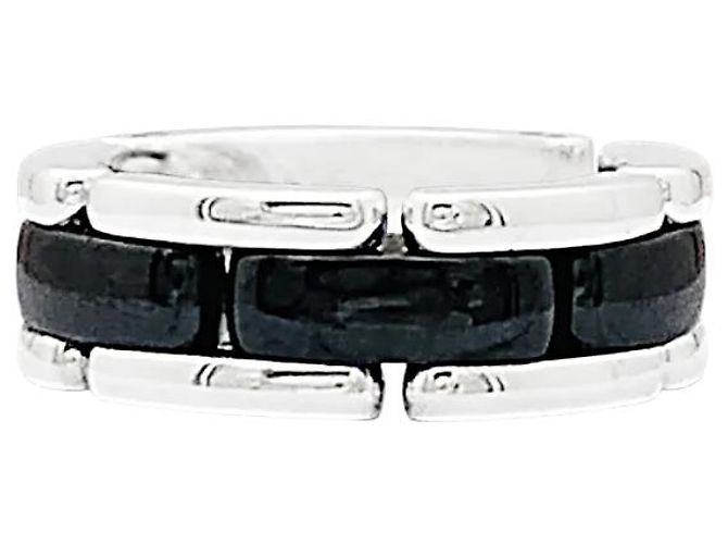 Anello Chanel, "Ultra", oro bianco e ceramica nera.