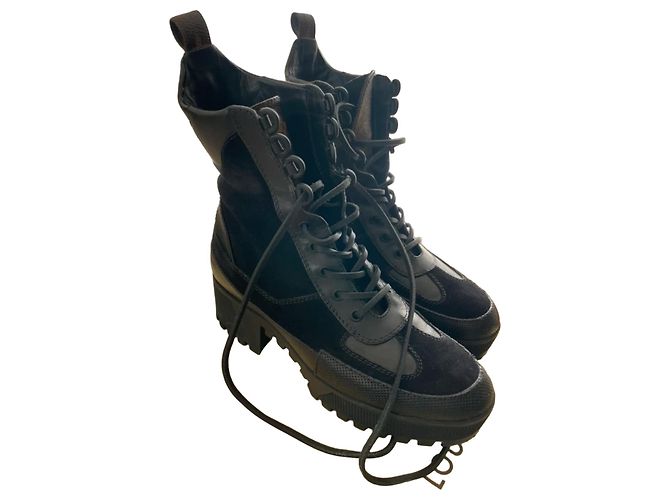 Louis Vuitton Stivaletti con Lacci in Pelle e Camoscio Nero