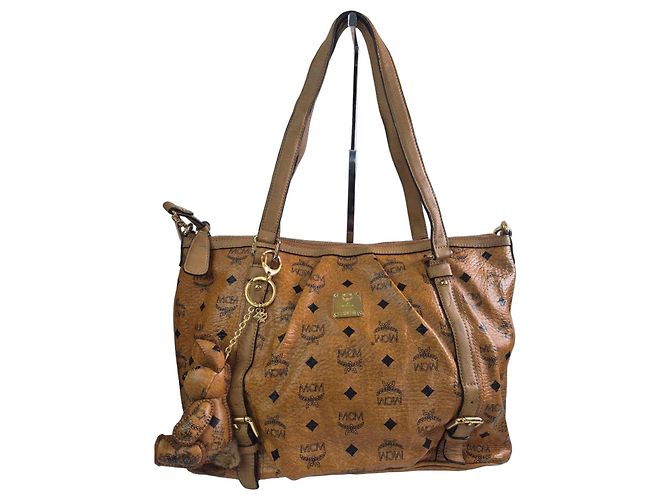 MCM Visetos Bolsa Tote com Pingente de Urso Marrom
