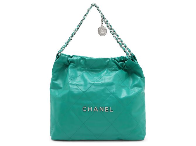 Chanel 22 Handtasche aus gestepptem glänzendem Kalbsleder Grün Medium Hellgrün