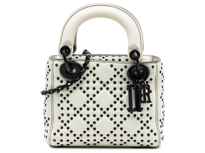 Lady Dior in agnello morbido bianco con cannage e borchie