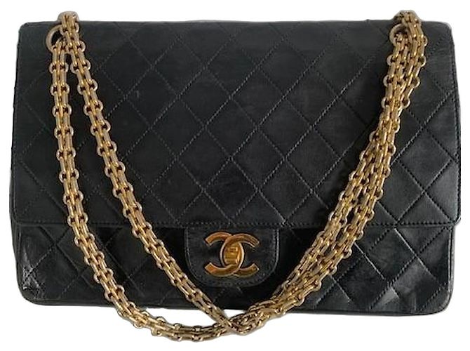 Chanel Classic Flap Bag Pele de Cordeiro Preta Preto