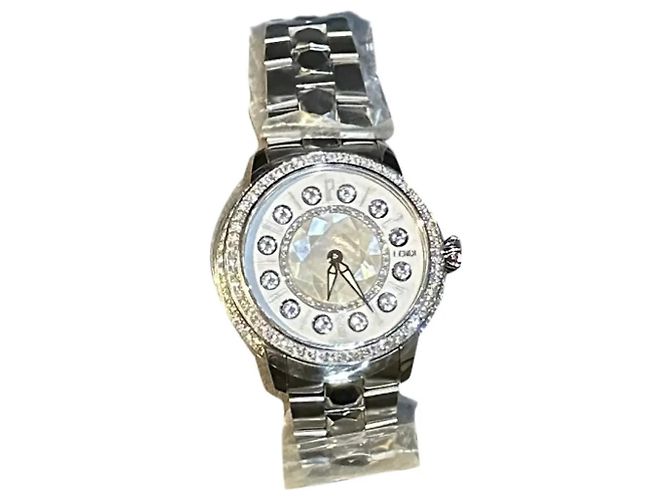 Relógio Fendi em Aço e Diamantes Prata Branco