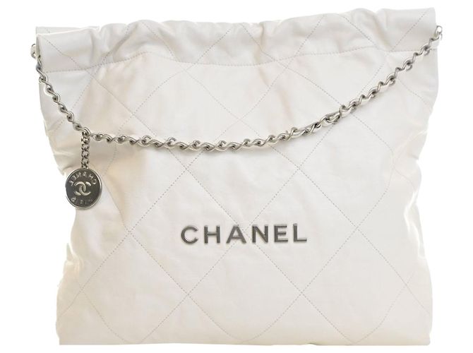 Bolsa Chanel 22 em couro de vitelo brilhante branco Medium