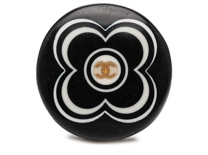 Anello Chanel Camelia con logo CC in resina nera e tono oro Nero