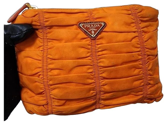 Prada Tessuto Gaufre Clutch de Nylon Naranja