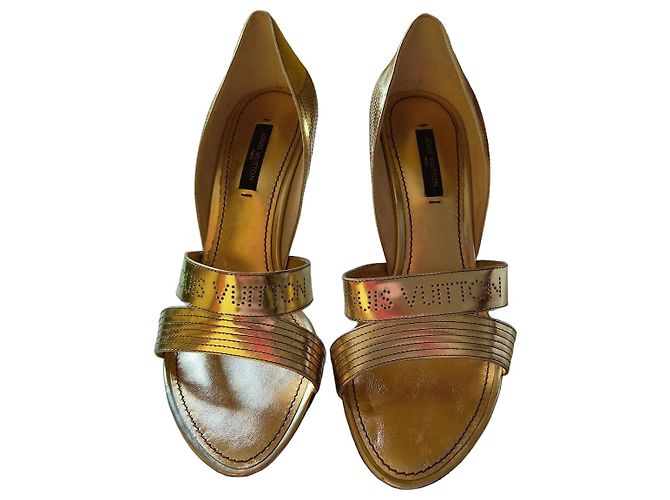 Louis Vuitton Goldene Riemchensandalen
