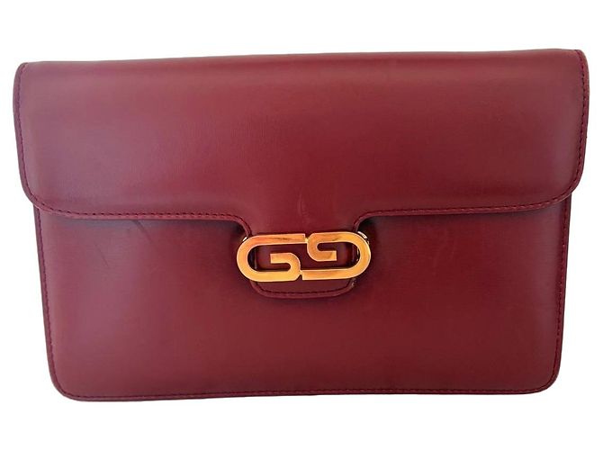 Gucci Clutch de Cuero Burdeos
