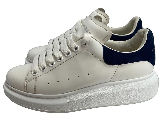 Sneaker Oversized Alexander McQueen Bianco Navy Camoscio Blu scuro